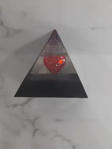 Petite Pyramide avec cœur