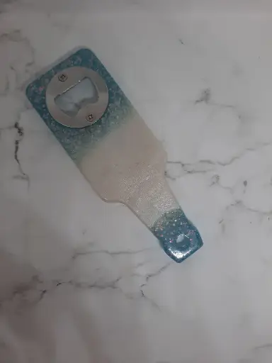 Décapsuleur en forme de bouteille